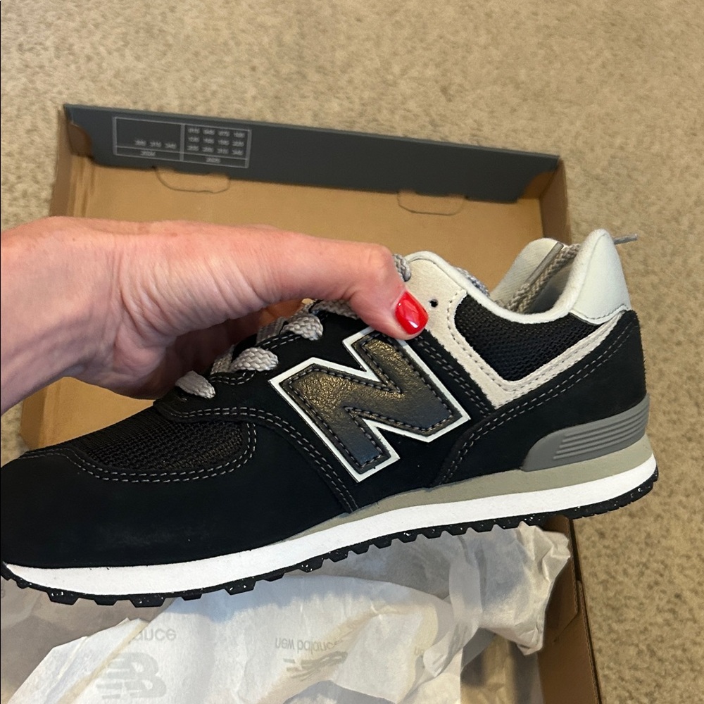 NBW New Balance 574 Core Sneakers in Black White, 4